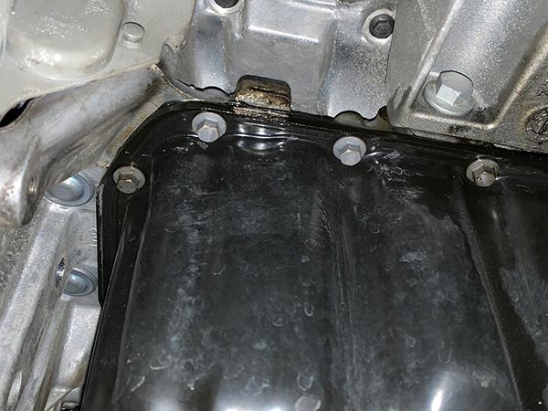 BMW 1シリーズ F20 エンジンオイル漏れ 故障 修理