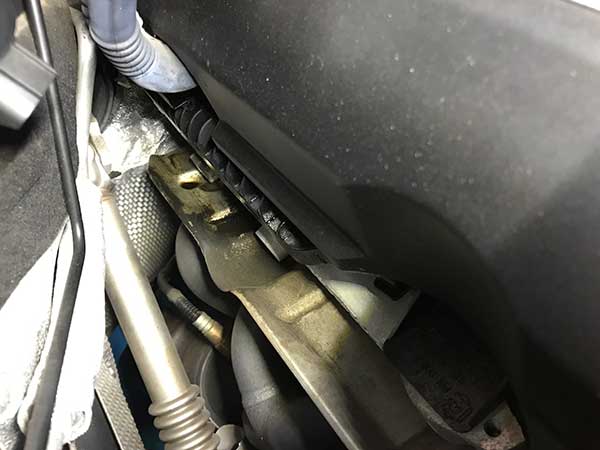 BMW 1シリーズ エンジンオイル漏れ